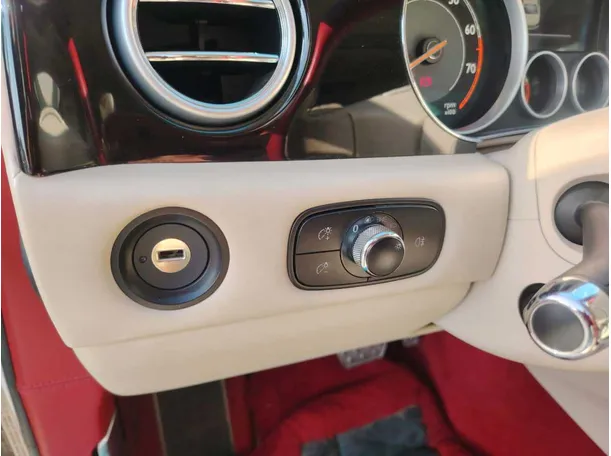 Car image 38