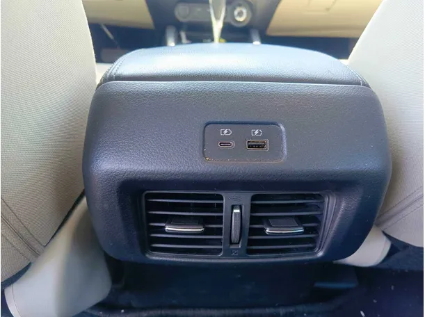 Car image 34