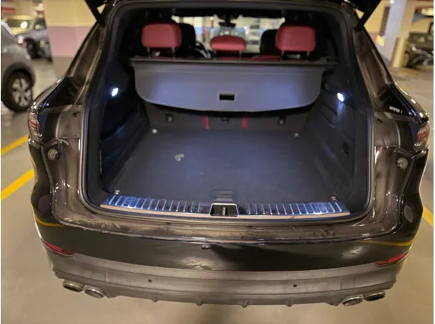 Car image 30