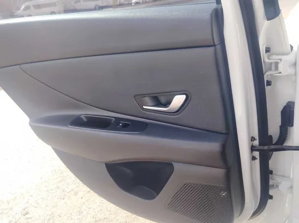 Car image 31