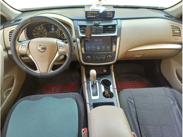 Car image 16
