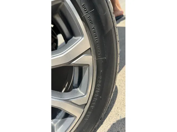 Car image 27