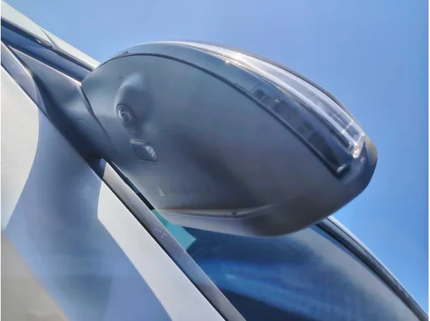 Car image 26
