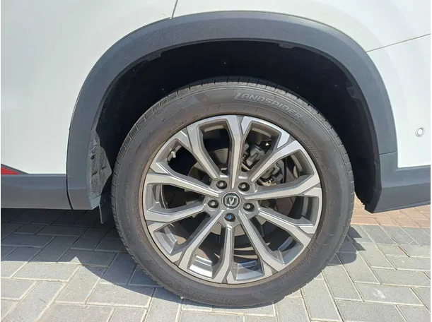 Car image 9