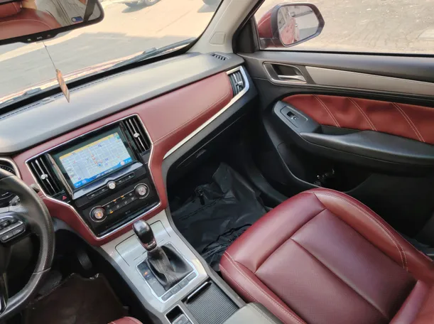 Car image 19