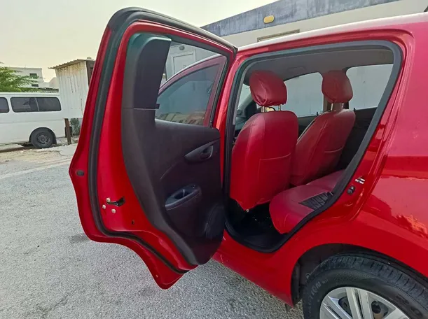 Car image 14