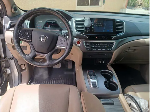 Car image 16