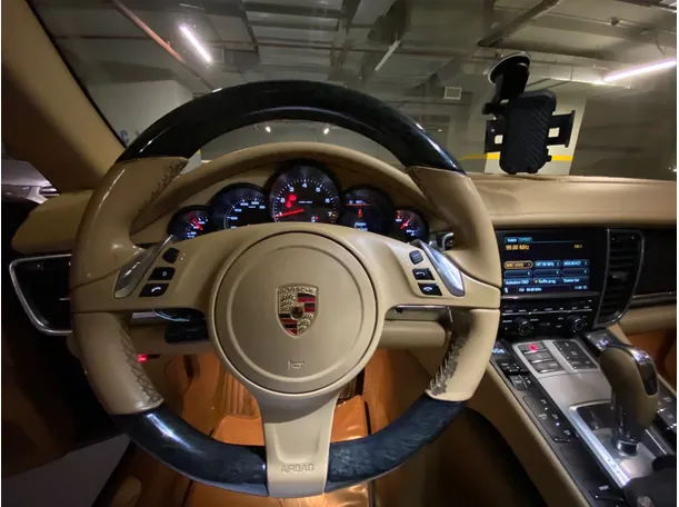 Car image 18