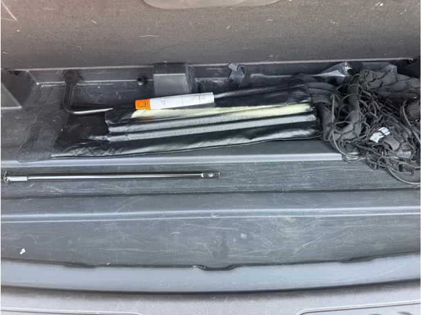 Car image 20