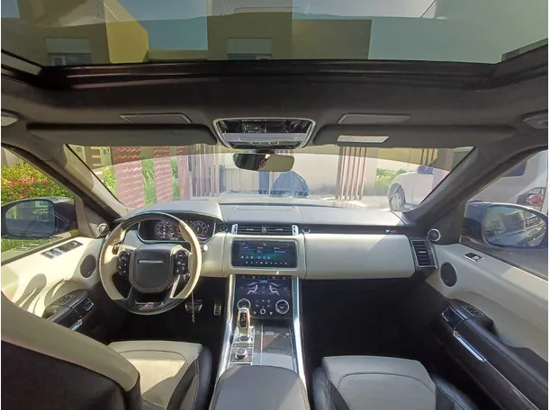 Car image 14