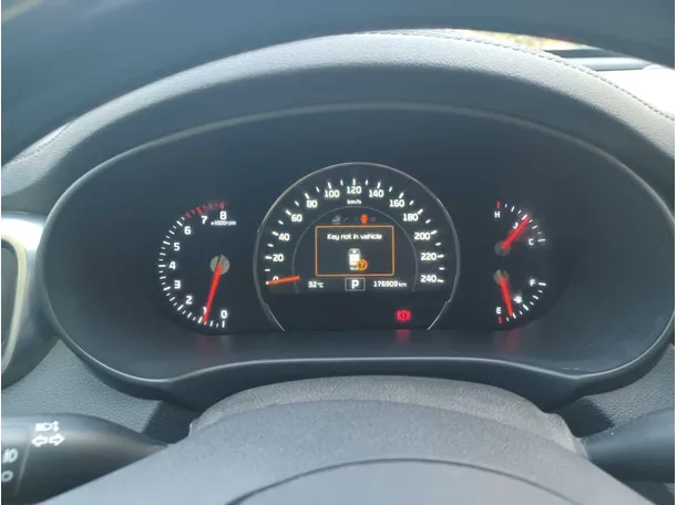 Car image 17