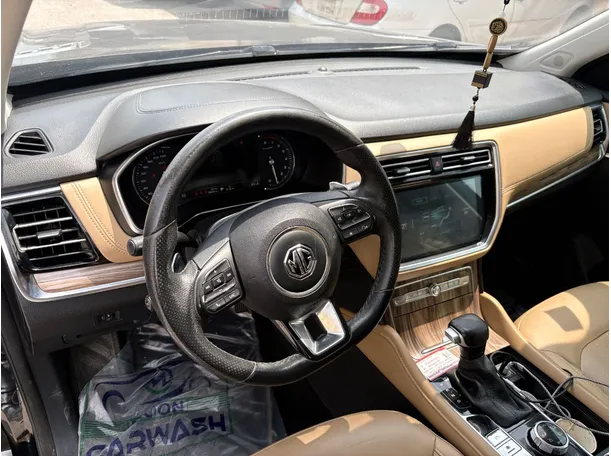 Car image 12