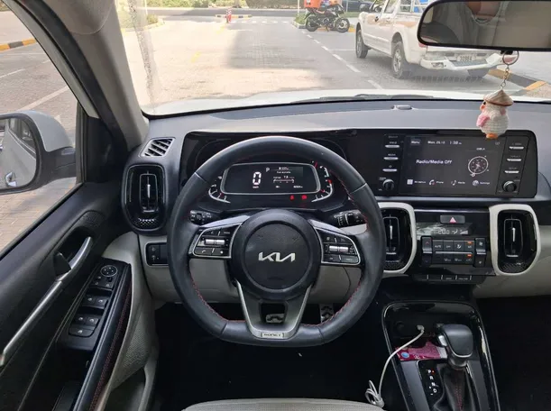 Car image 17