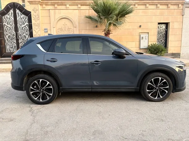 Car image 4