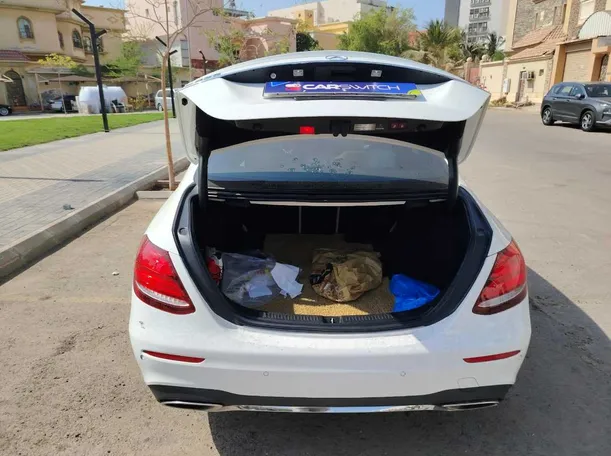 Car image 30