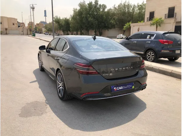 Car image 7