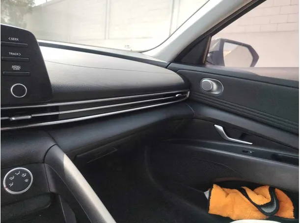 Car image 30