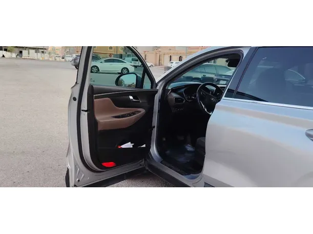Car image 11