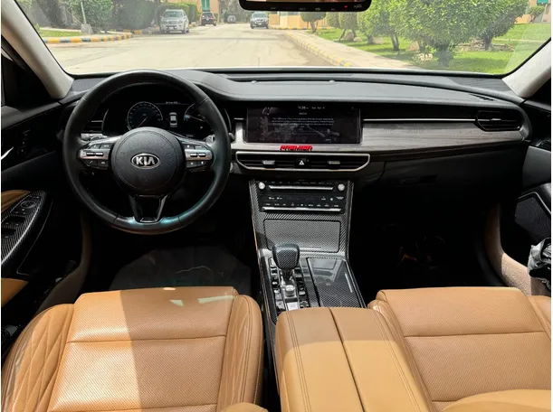 Car image 18
