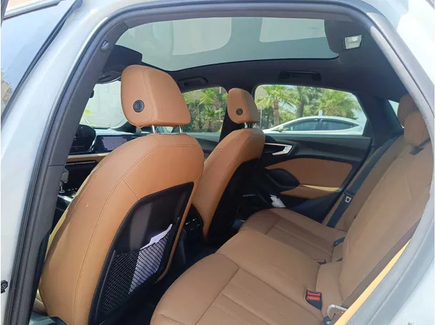 Car image 25