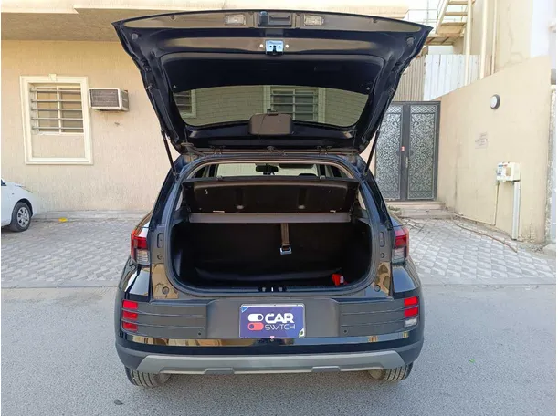 Car image 25