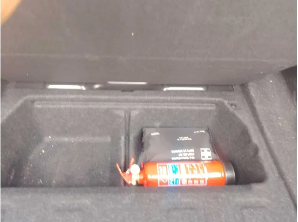 Car image 27