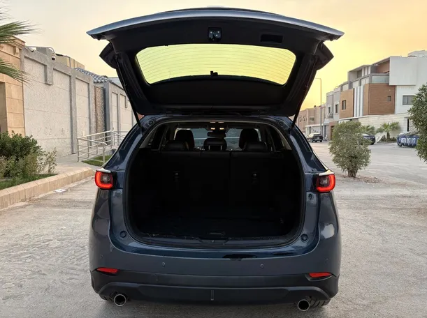 Car image 24
