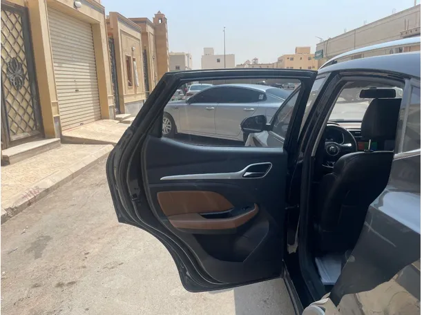 Car image 14