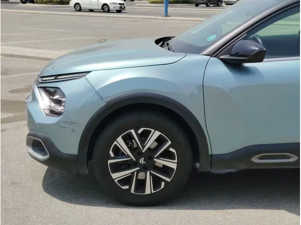 Car image 9