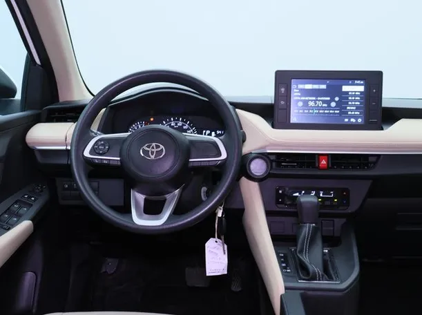 Car image 15