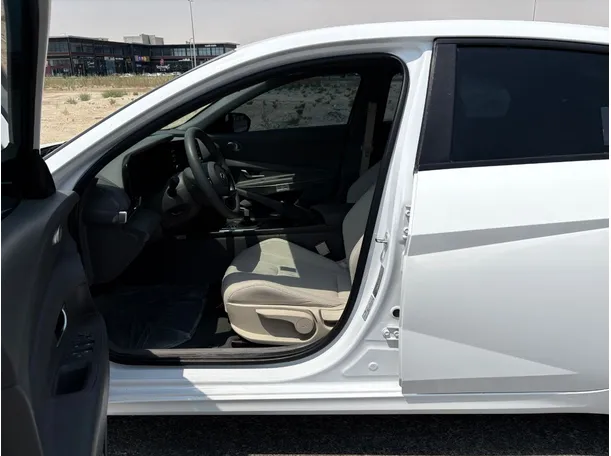 Car image 11