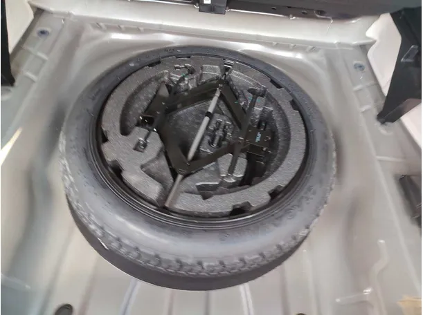 Car image 33