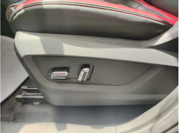 Car image 32