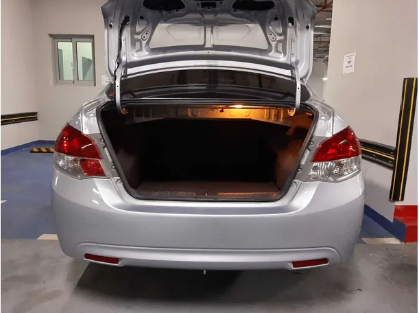 Car image 19