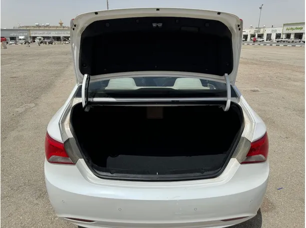 Car image 20