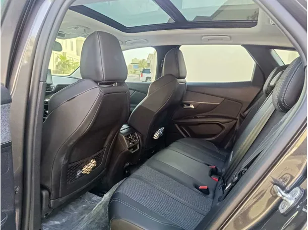 Car image 18