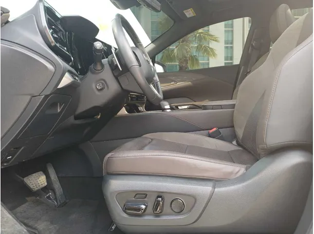 Car image 12