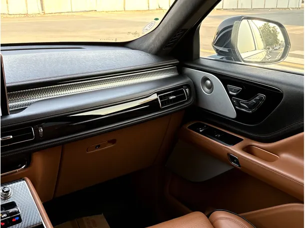 Car image 28