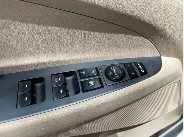 Car image 23