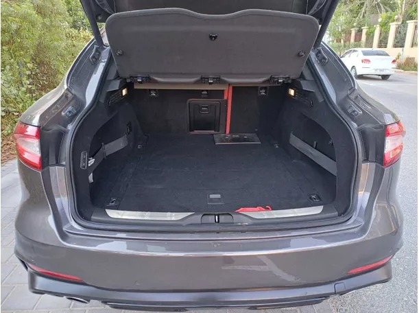 Car image 20