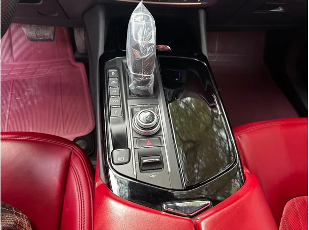 Car image 19