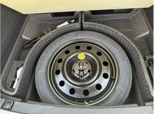 Car image 25