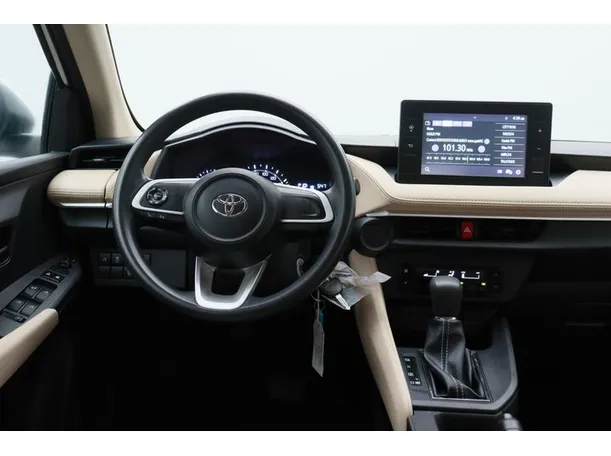 Car image 15