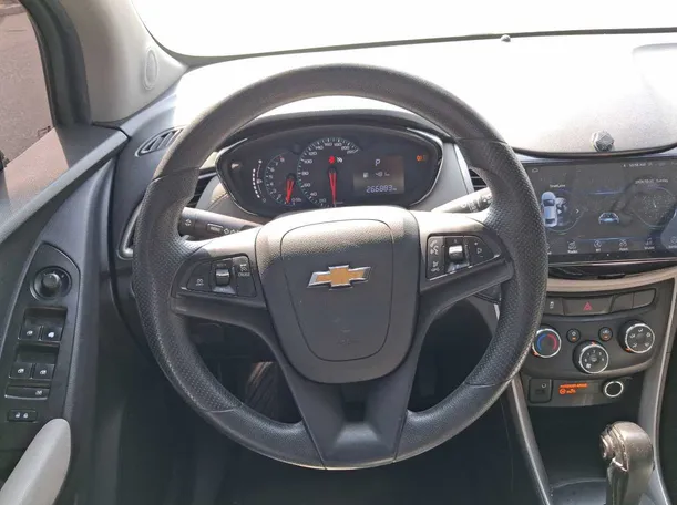 Car image 18