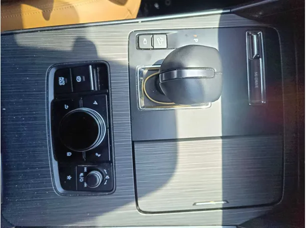 Car image 26