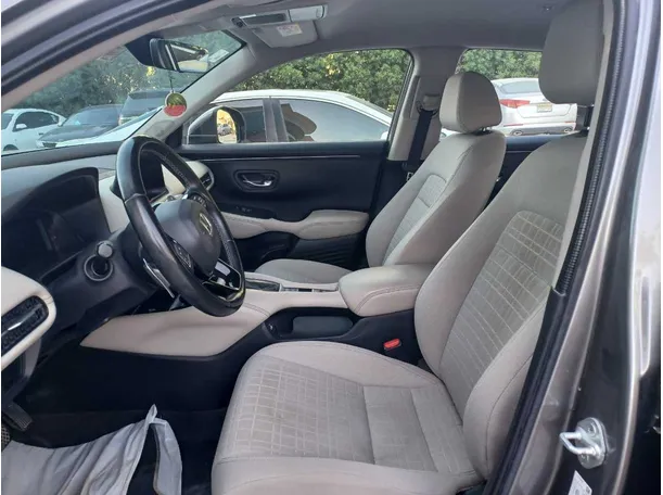 Car image 11