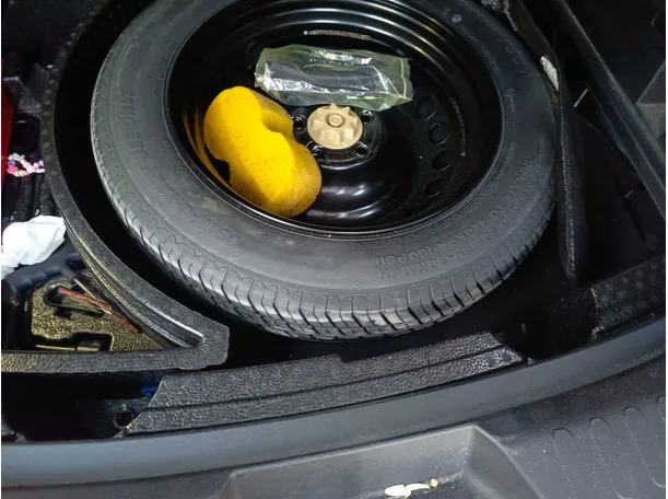 Car image 32