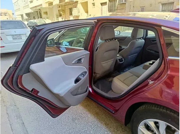 Car image 14