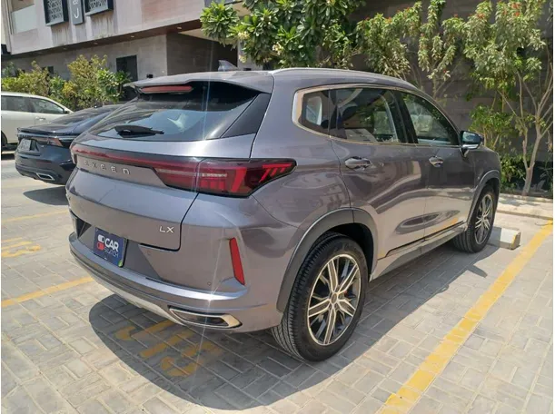Car image 5
