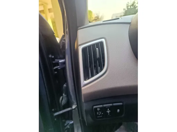Car image 32